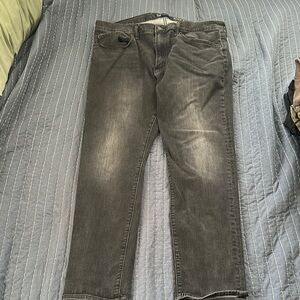 GAP Black Relaxed Jeans with Modern Urban Aesthetic